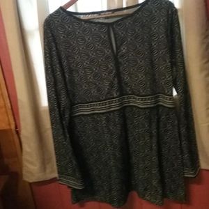 🌹$7*with bundle*Black and grey embossed Keyhole neck tunic